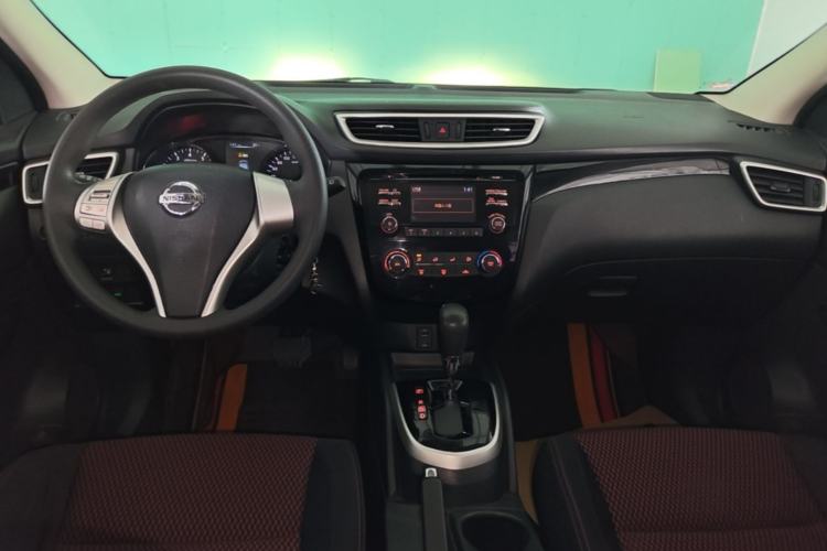 Used Nissan Qashqai 2016 2.0L CVT Elite Edition Center Console