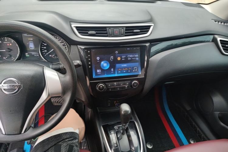 Used Nissan Qashqai 2016 2.0L CVT Elite Edition Center Console