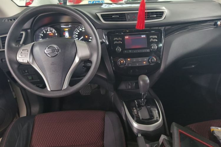 Used Nissan Qashqai 2016 2.0L CVT Elite Edition Center Console