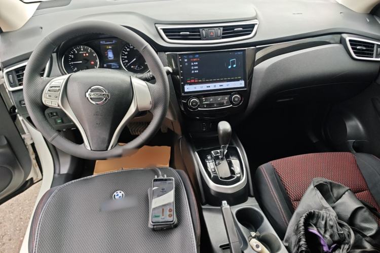 Used Nissan Qashqai 2016 2.0L CVT Elite Edition Center Console
