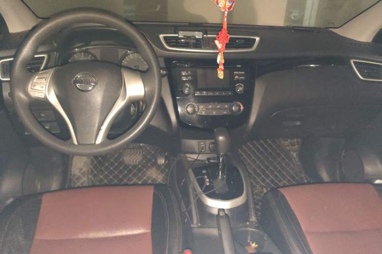 Used Nissan Qashqai 2016 2.0L CVT Elite Edition Center Console
