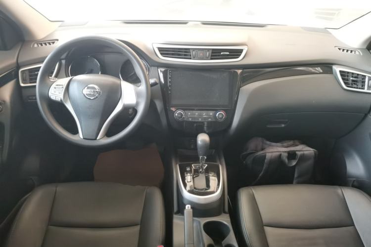 Used Nissan Qashqai 2016 2.0L CVT Elite Edition Center Console