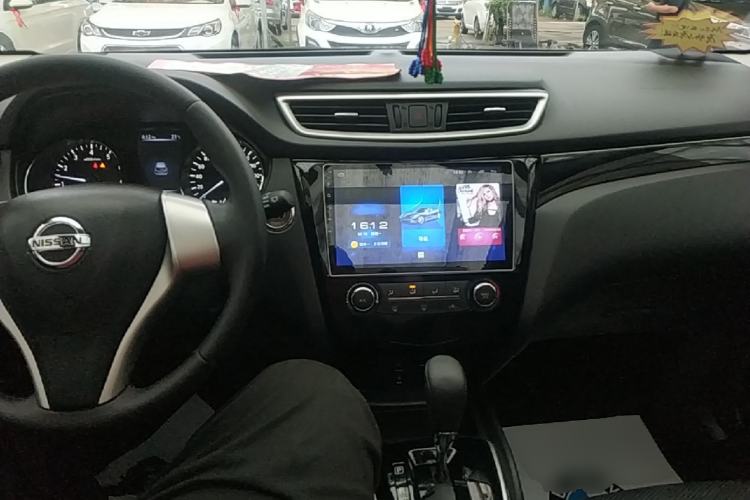 Used Nissan Qashqai 2016 2.0L CVT Luxury Edition Center Console