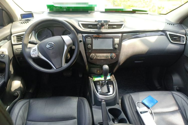 Used Nissan Qashqai 2016 2.0L CVT Elite Edition Center Console