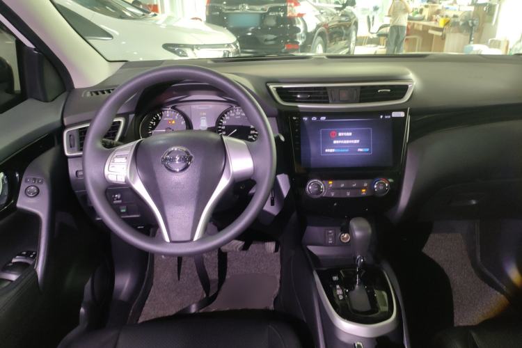 Used Nissan Qashqai 2016 2.0L CVT Elite Edition Center Console