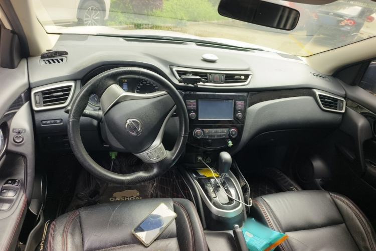 Used Nissan Qashqai 2016 2.0L CVT Elite Edition Center Console