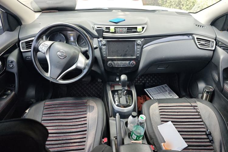Used Nissan Qashqai 2016 2.0L CVT Elite Edition Center Console