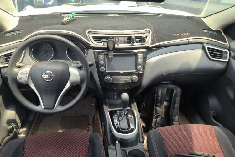 Used Nissan Qashqai 2016 2.0L CVT Elite Edition Center Console