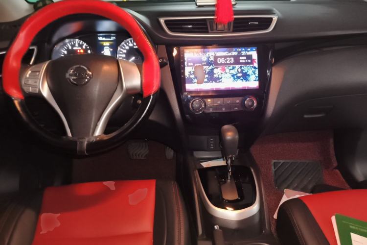 Used Nissan Qashqai 2016 2.0L CVT Elite Edition Center Console