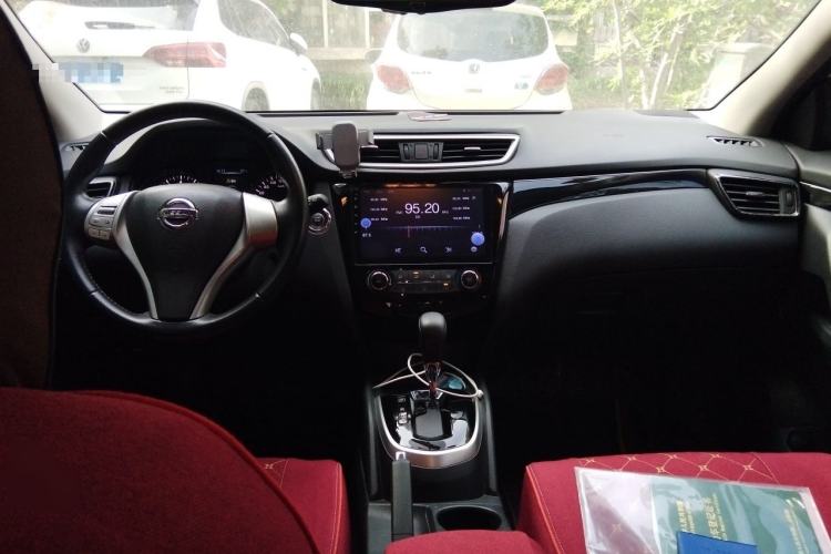 Used Nissan Qashqai 2016 2.0L CVT Luxury Edition Center Console