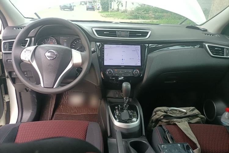 Used Nissan Qashqai 2016 2.0L CVT Elite Edition Center Console