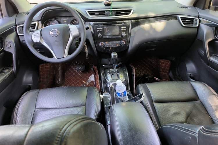 Used Nissan Qashqai 2016 2.0L CVT Elite Edition Center Console