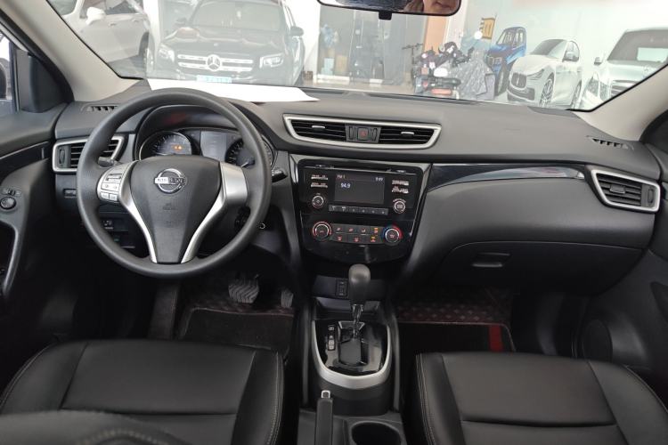 Used Nissan Qashqai 2016 2.0L CVT Elite Edition Center Console
