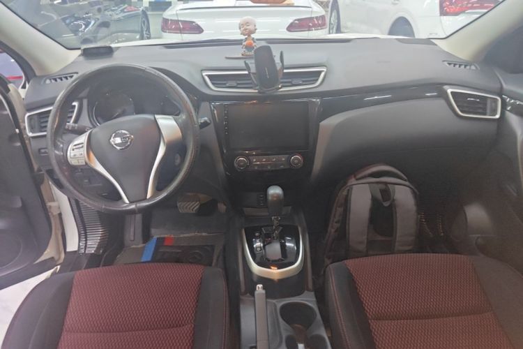 Used Nissan Qashqai 2016 2.0L CVT Elite Edition Center Console