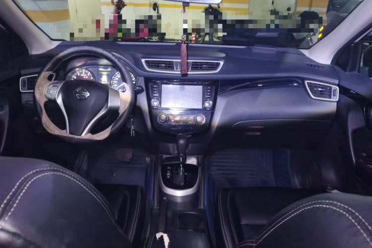 Used Nissan Qashqai 2016 2.0L CVT Elite Edition Center Console