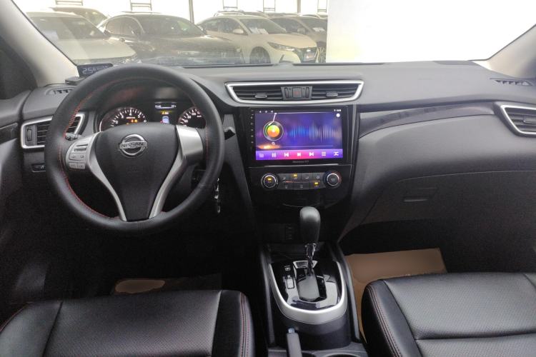 Used Nissan Qashqai 2016 2.0L CVT Elite Edition Center Console