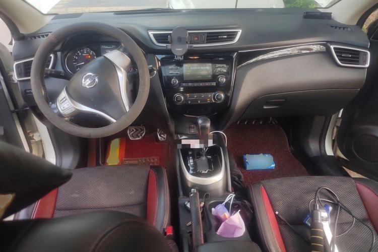 Used Nissan Qashqai 2016 2.0L CVT Luxury Edition Center Console