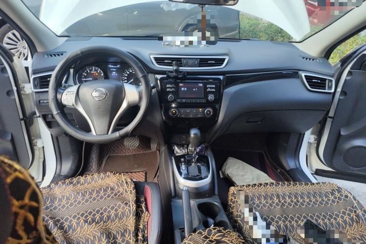 Used Nissan Qashqai 2016 2.0L CVT Luxury Edition Center Console