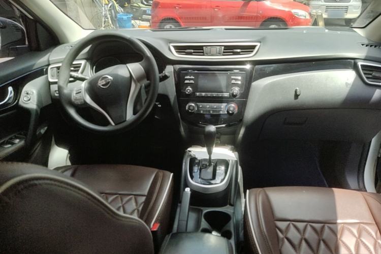Used Nissan Qashqai 2016 2.0L CVT Elite Edition Center Console