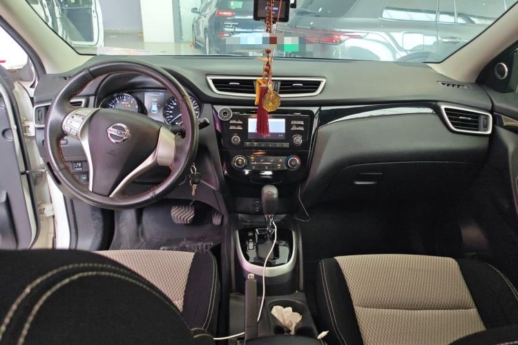 Used Nissan Qashqai 2016 2.0L CVT Elite Edition Center Console