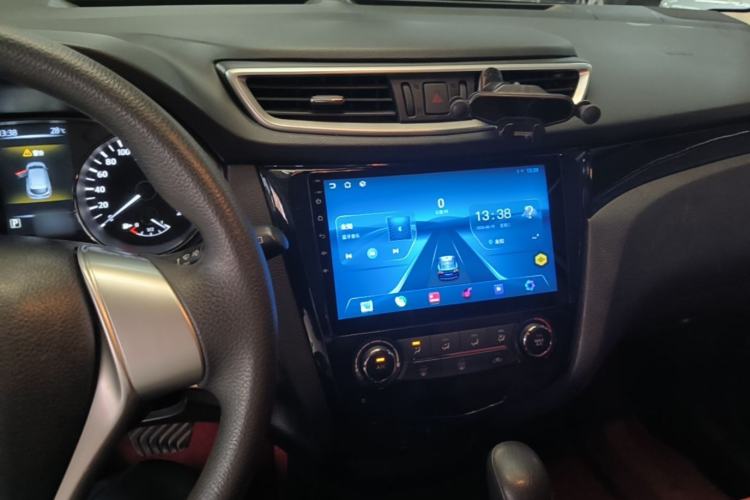 Used Nissan Qashqai 2016 2.0L CVT Elite Edition Center Console