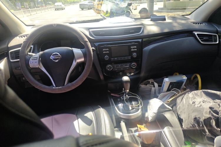 Used Nissan Qashqai 2016 2.0L CVT Elite Edition Center Console