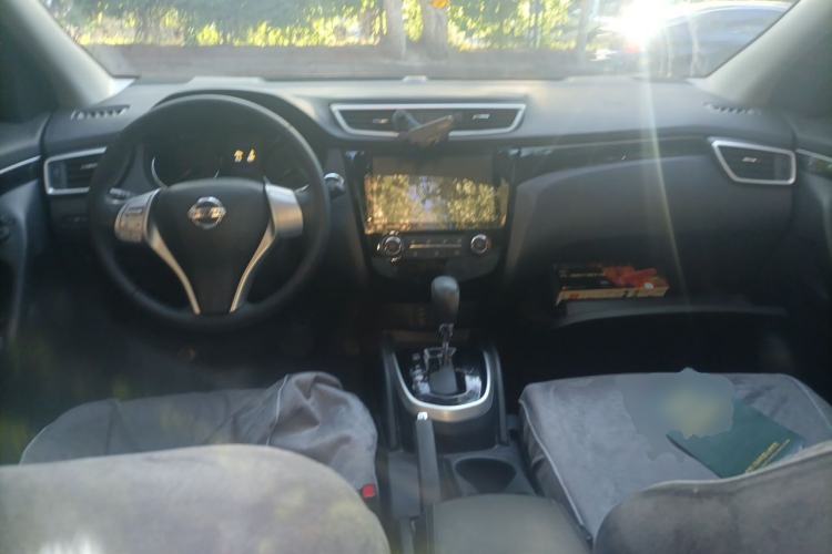 Used Nissan Qashqai 2016 2.0L CVT Elite Edition Center Console