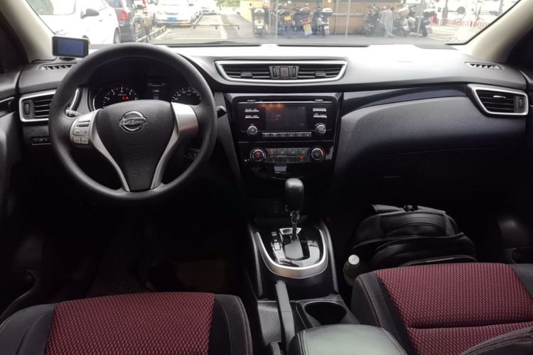 Used Nissan Qashqai 2016 2.0L CVT Elite Edition Center Console