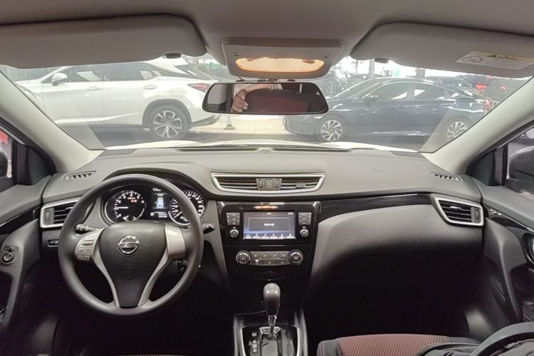 Used Nissan Qashqai 2016 2.0L CVT Elite Edition Center Console