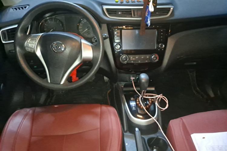 Used Nissan Qashqai 2016 2.0L CVT Elite Edition Center Console