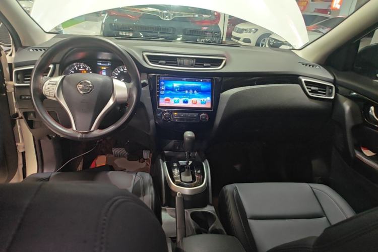 Used Nissan Qashqai 2016 2.0L CVT Elite Edition Center Console
