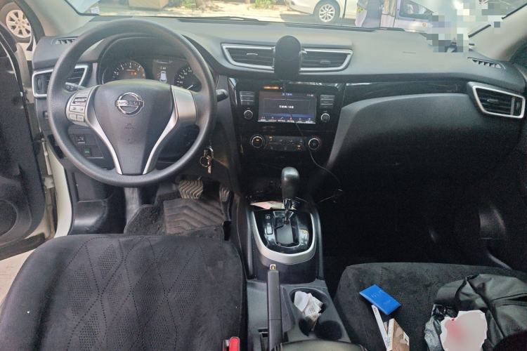 Used Nissan Qashqai 2016 2.0L CVT Elite Edition Center Console