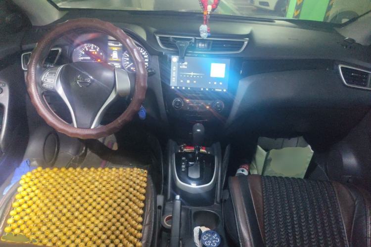Used Nissan Qashqai 2016 2.0L CVT Elite Edition Center Console