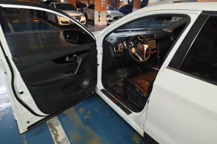 Used Nissan Qashqai 2016 2.0L CVT Elite Edition Driver Seat