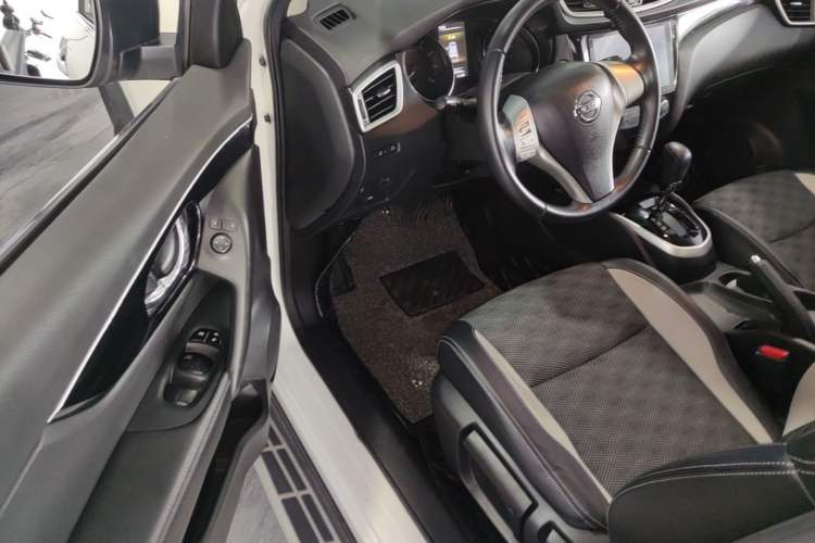 Used Nissan Qashqai 2016 2.0L CVT Luxury Edition Driver Seat