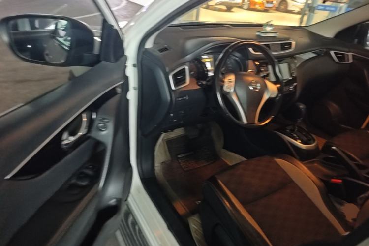 Used Nissan Qashqai 2016 2.0L CVT Luxury Edition Driver Seat