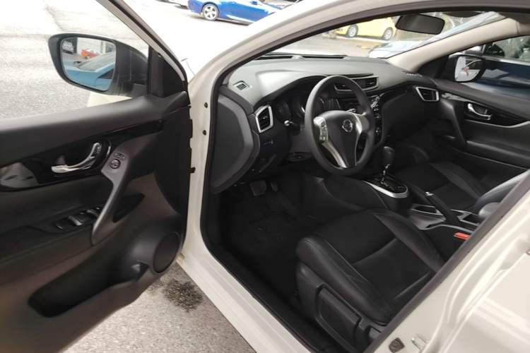 Used Nissan Qashqai 2016 2.0L CVT Elite Edition Driver Seat