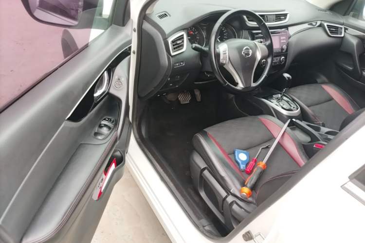 Used Nissan Qashqai 2016 2.0L CVT Luxury Edition Driver Seat