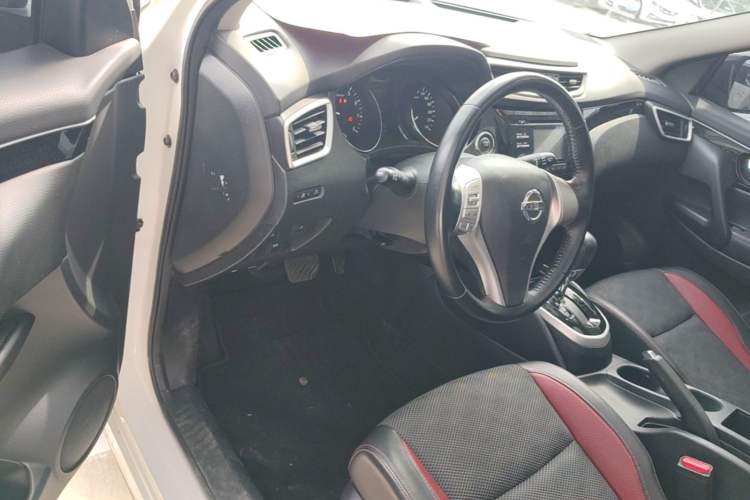 Used Nissan Qashqai 2016 2.0L CVT Luxury Edition Driver Seat