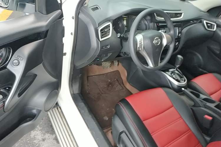 Used Nissan Qashqai 2016 2.0L CVT Elite Edition Driver Seat