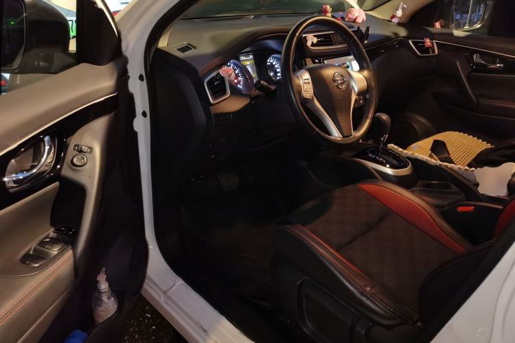 Used Nissan Qashqai 2016 2.0L CVT Luxury Edition Driver Seat