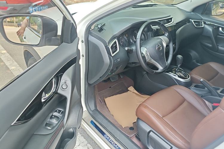 Used Nissan Qashqai 2016 2.0L CVT Luxury Edition Driver Seat