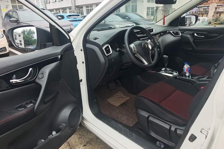 Used Nissan Qashqai 2016 2.0L CVT Elite Edition Driver Seat