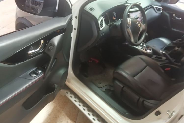 Used Nissan Qashqai 2016 2.0L CVT Elite Edition Driver Seat