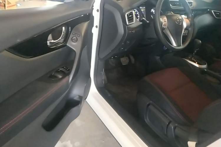 Used Nissan Qashqai 2016 2.0L CVT Elite Edition Driver Seat