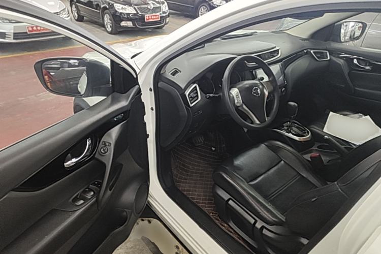 Used Nissan Qashqai 2016 2.0L CVT Elite Edition Driver Seat