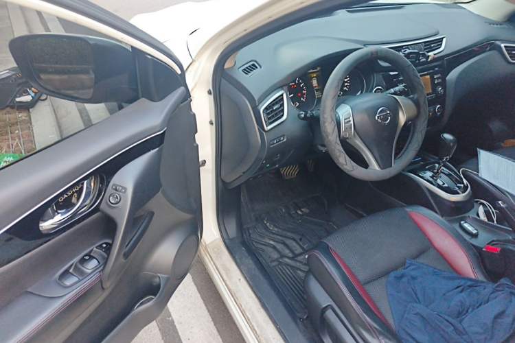 Used Nissan Qashqai 2016 2.0L CVT Luxury Edition Driver Seat