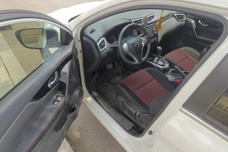 Used Nissan Qashqai 2016 2.0L CVT Elite Edition Driver Seat
