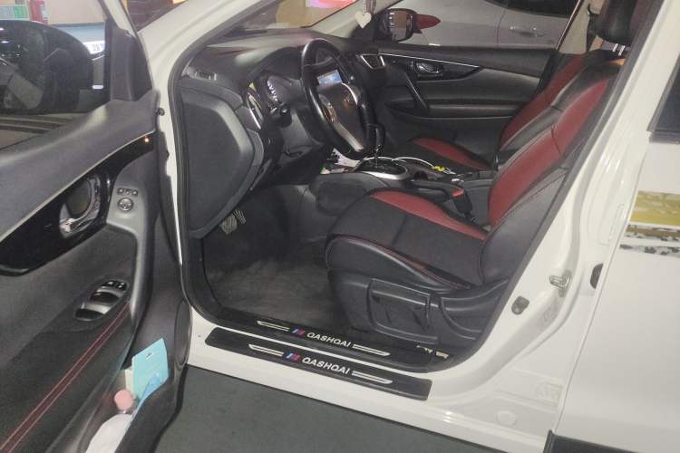 Used Nissan Qashqai 2016 2.0L CVT Luxury Edition Driver Seat