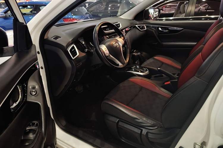 Used Nissan Qashqai 2016 2.0L CVT Luxury Edition Driver Seat